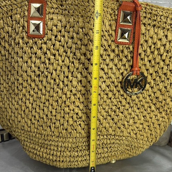 (P4) MICHAEL Michael Kors
Santori raffia and leather basket bag in beige/orange - Picture 4 of 14